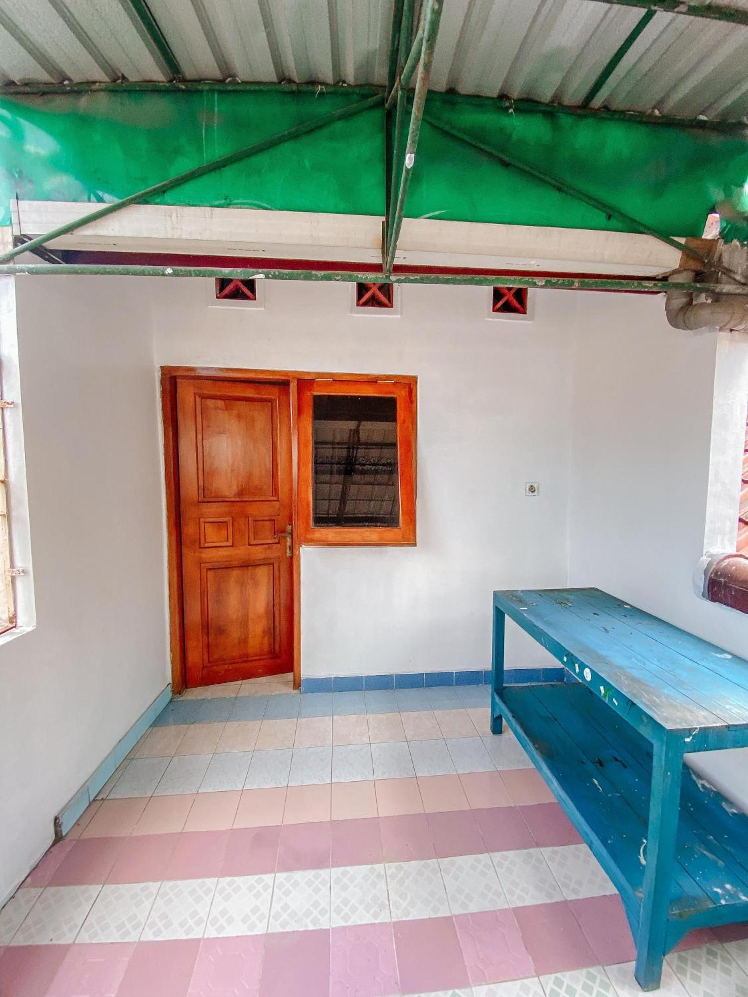 Hostel Laura'S Backpacker 523 Yogyakarta Exterior foto