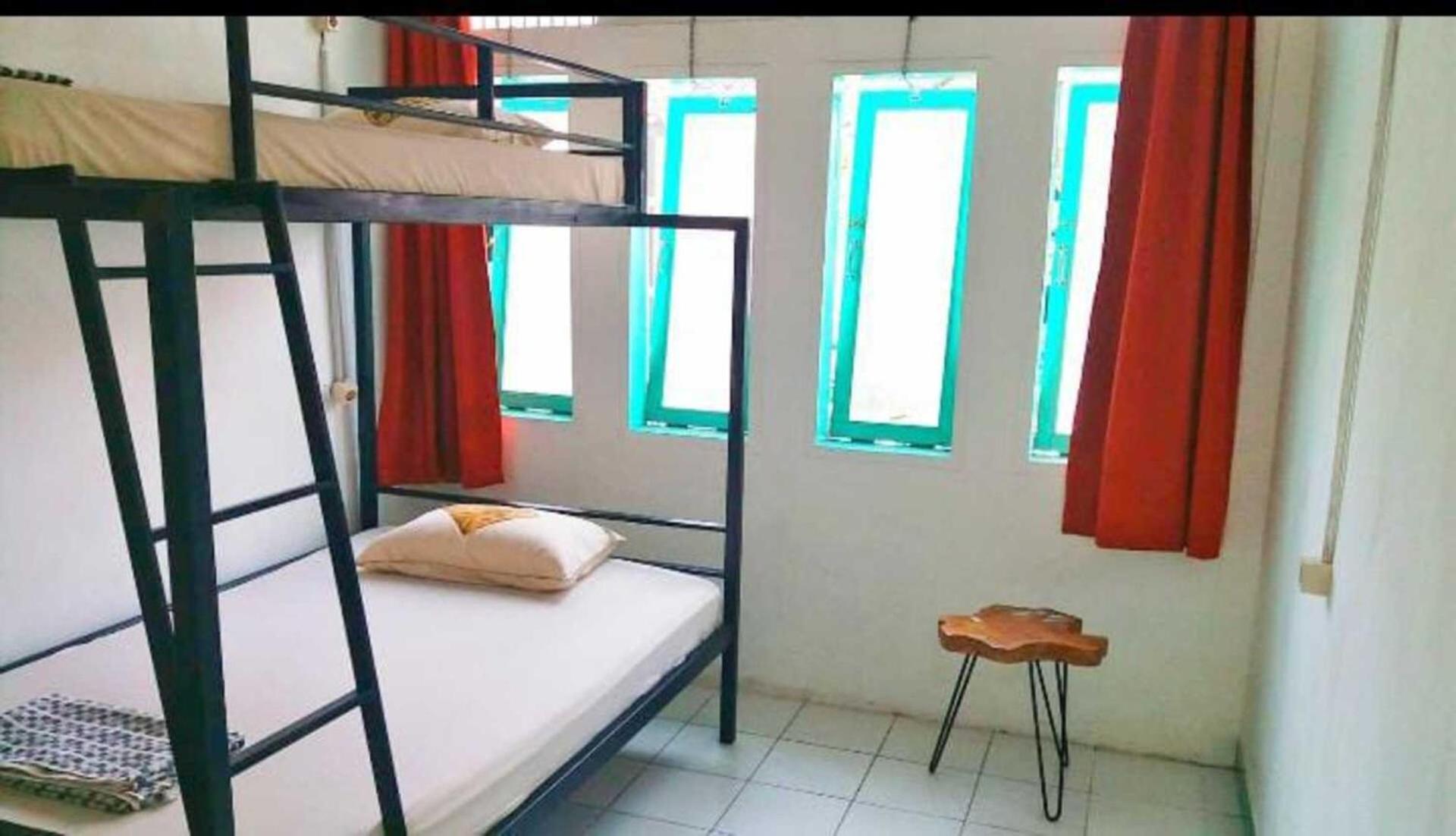Hostel Laura'S Backpacker 523 Yogyakarta Exterior foto