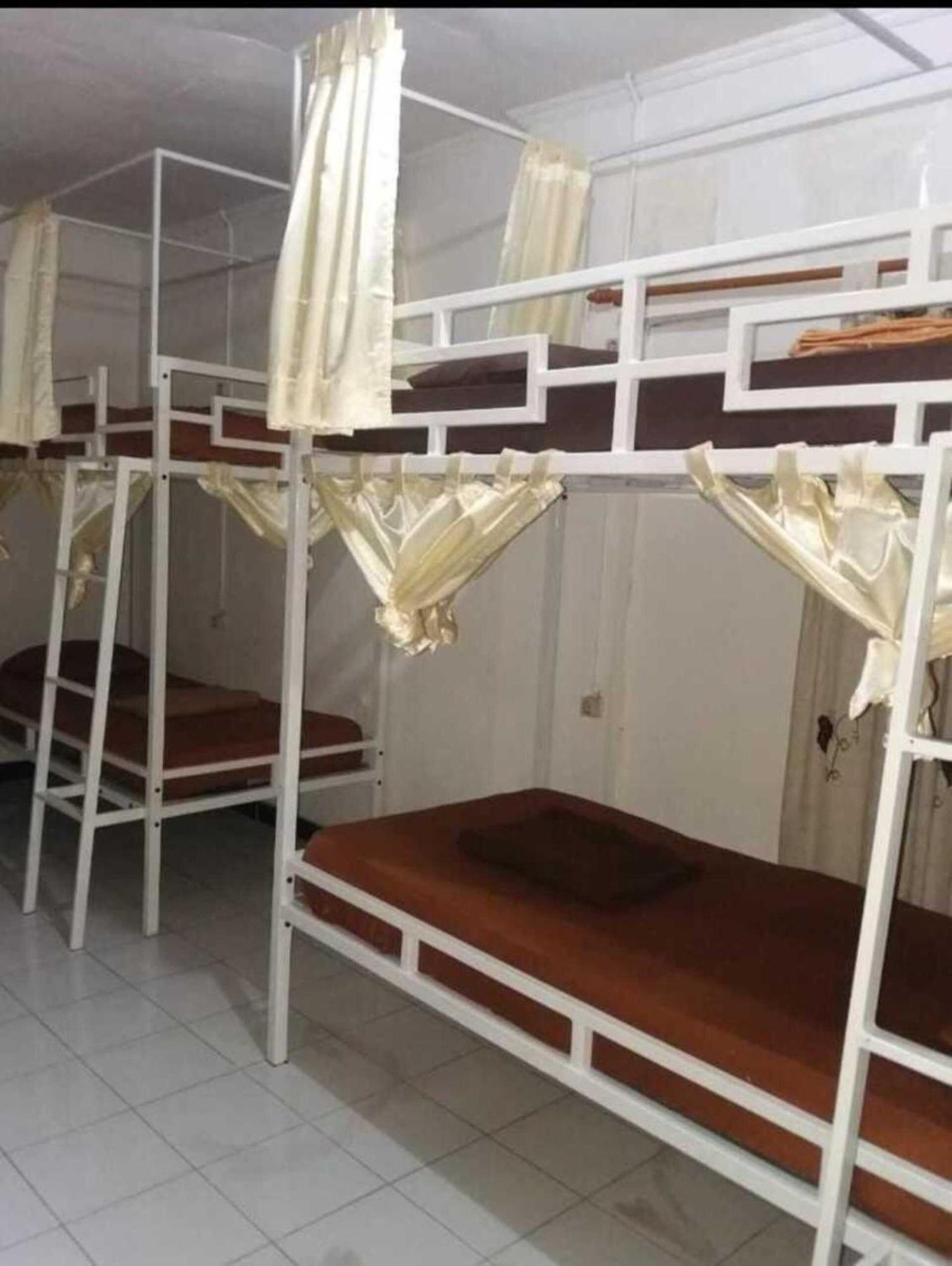 Hostel Laura'S Backpacker 523 Yogyakarta Exterior foto